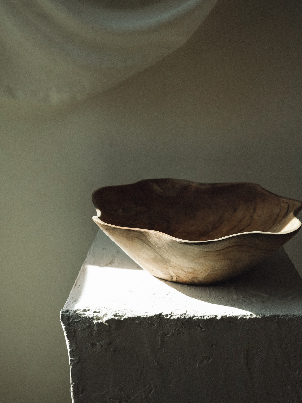 Ruffle Teak Bowl - Large